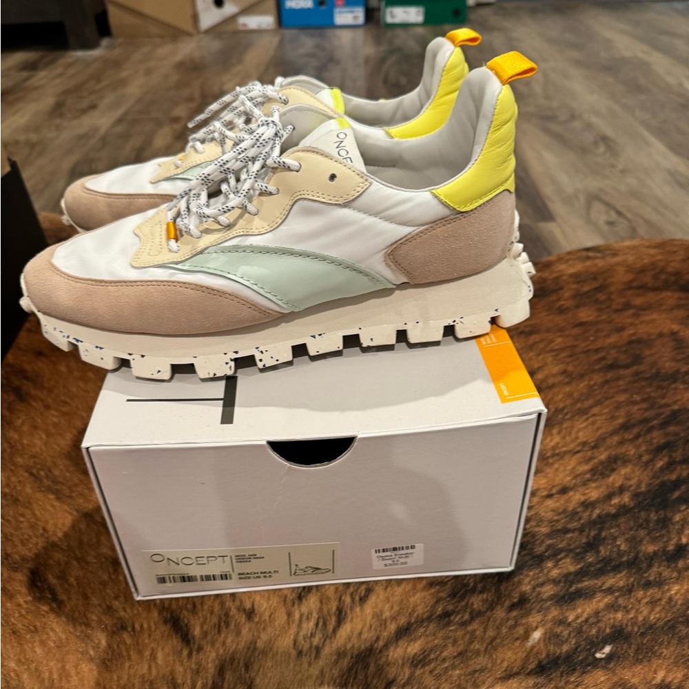 New oncept shoes. These shoes are in mint condition